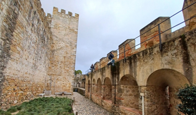 Castillo de San Jorge | Wikicommons. Autor: Simon Burchell